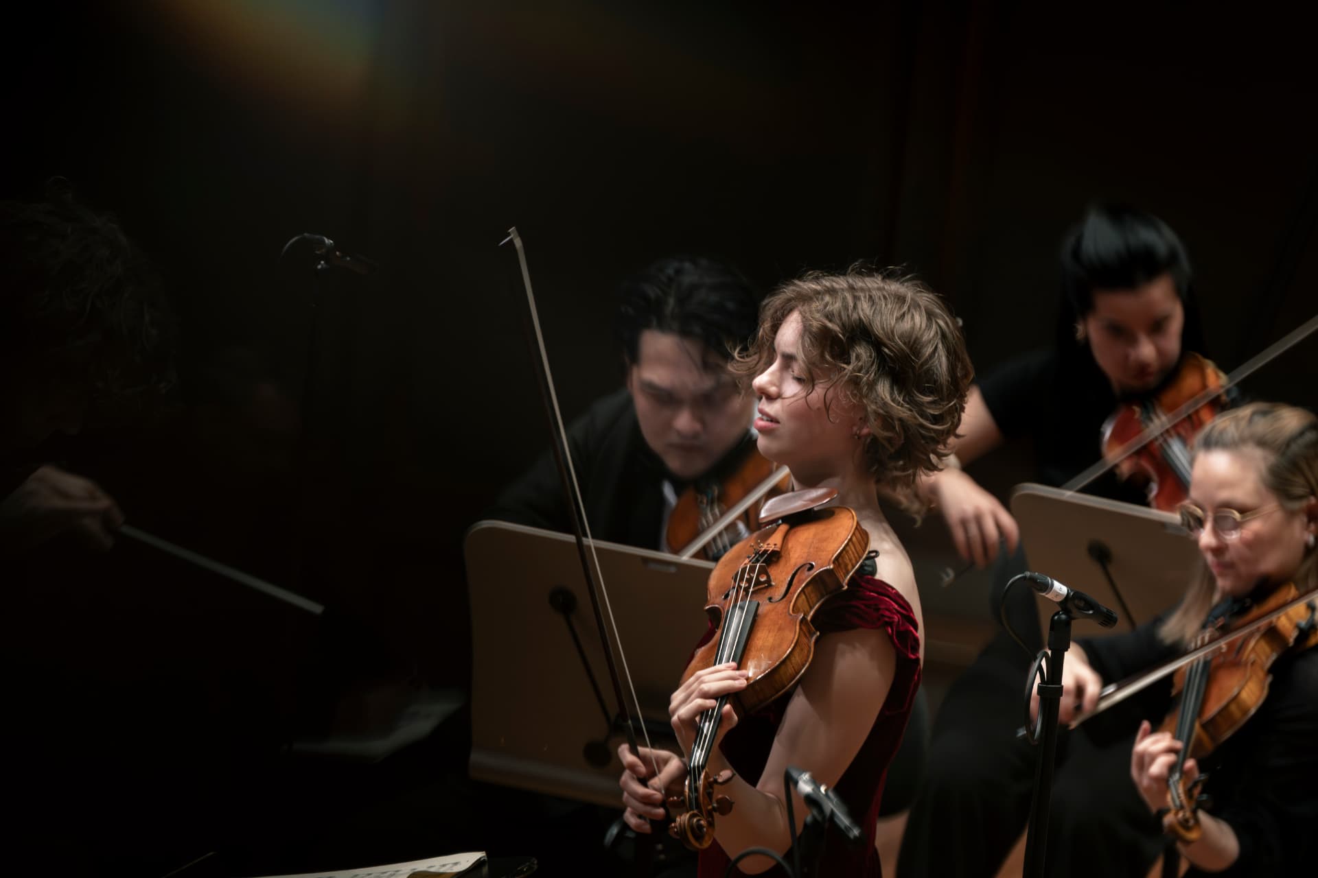 Solistin mit Violine im Konzert in der Tonhalle Zürich
