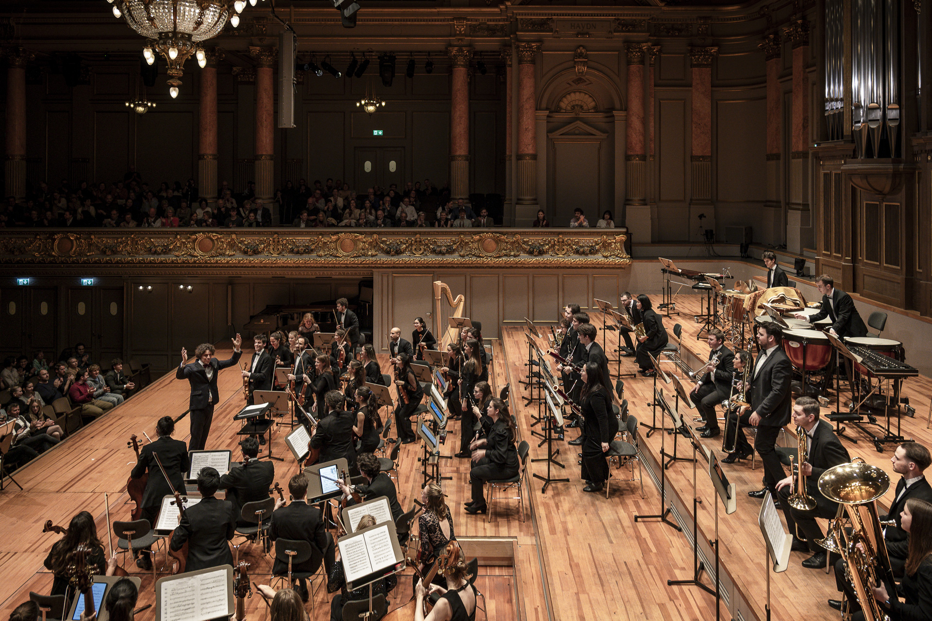 Blick über die Bühne der Tonhalle Zürich während des Konzerts