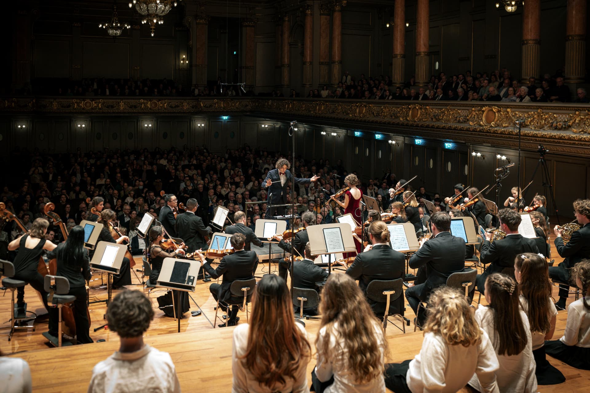 Empyrean Orchestra mit Solistin und Kinderchor in der Tonhalle Zürich