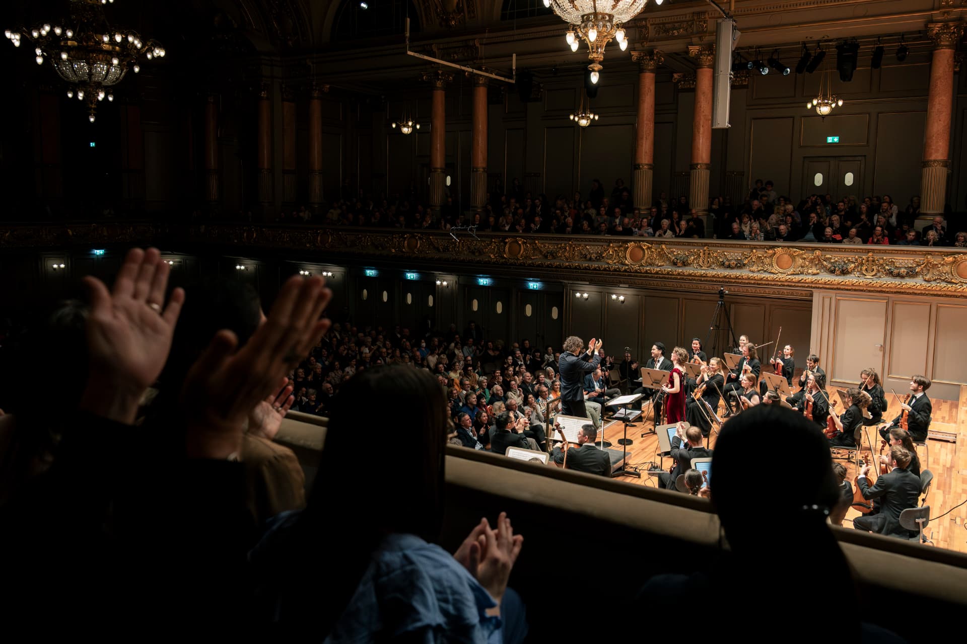Applaus des Publikums im Grossen Saal der Tonhalle Zürich